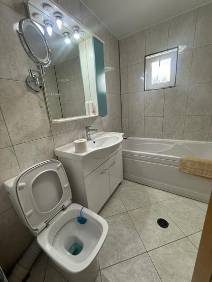 Apartament cu 4 camere semidecomandat în Gară