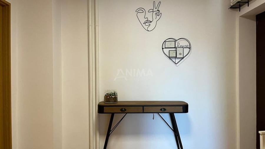 Apartament cu 3 camere decomandat, mobilat în Central
