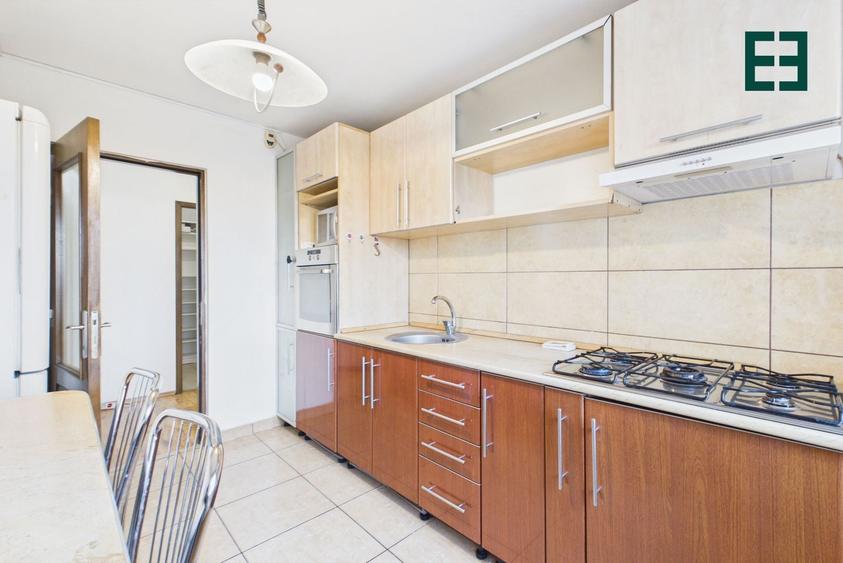 Apartament cu 4 camere semidecomandat, mobilat în Micălaca