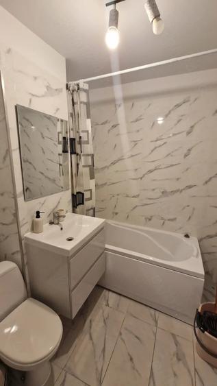 Apartament cu 3 camere decomandat în Girocului