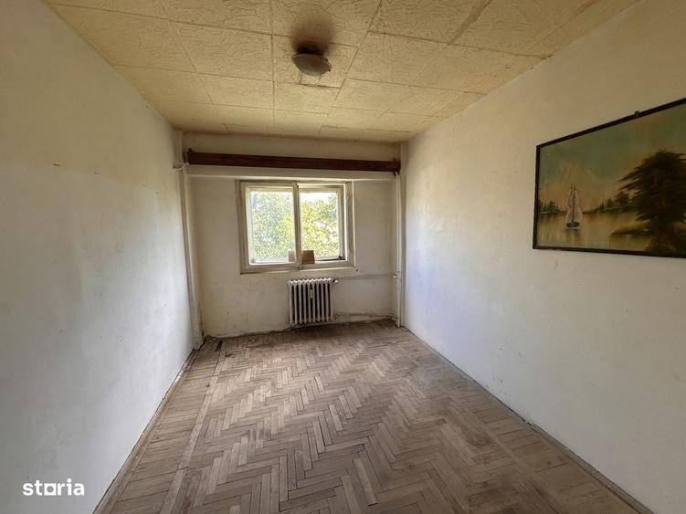 Apartament cu 3 camere semidecomandat în Central