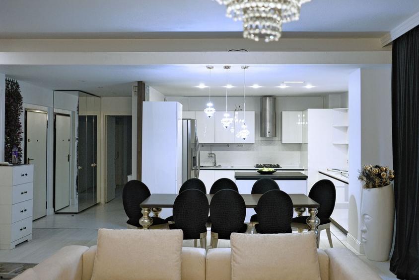 Apartament cu 5 camere în Șoseaua Nordului