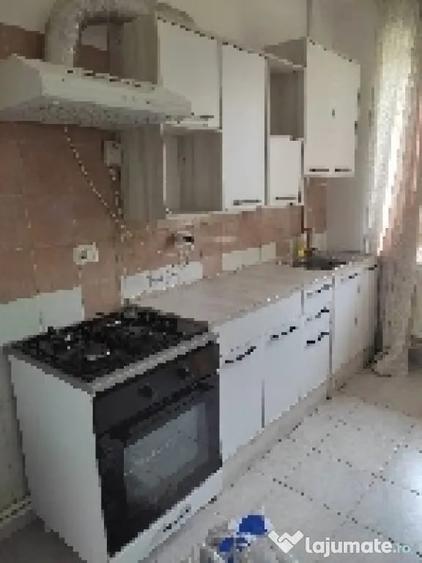 Casă cu 3 camere cu Teren 100 Mp în Central