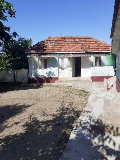 Casă cu 4 camere în Valea Nucului