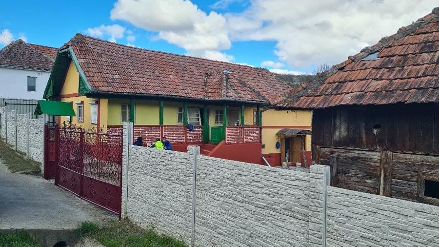 Casă cu 3 camere în Unirea