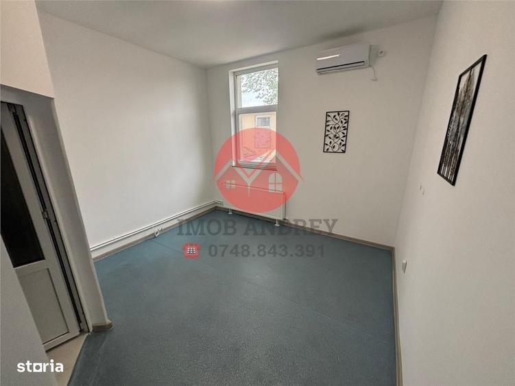 Casă cu 4 camere cu Teren 300 Mp în Central