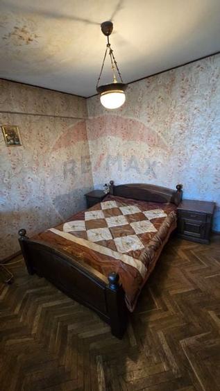 Apartament cu 4 camere decomandat în Ultracentral