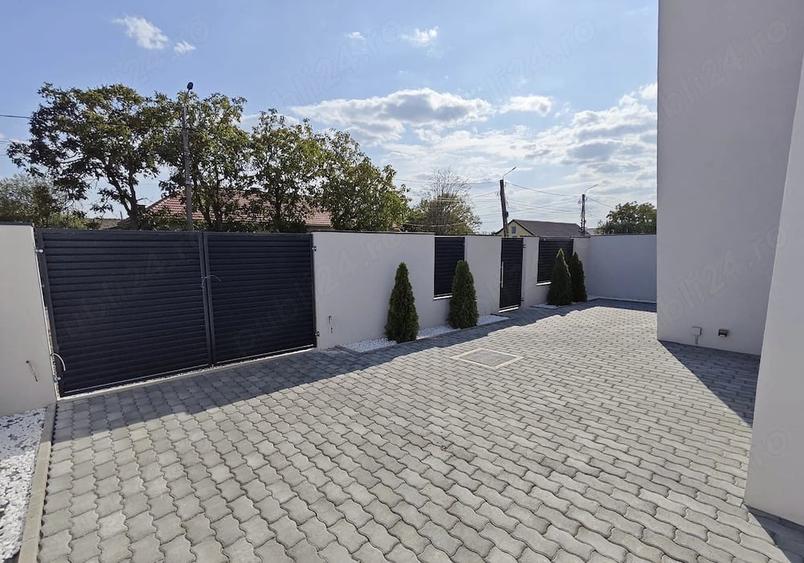 Casă cu 5 camere cu Teren 280 Mp în Giarmata