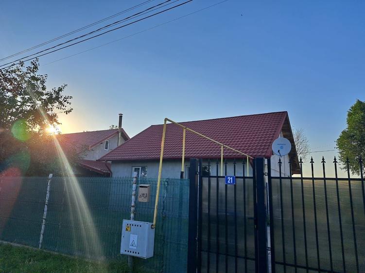 Casă cu 3 camere decomandat în Ariceștii Rahtivani