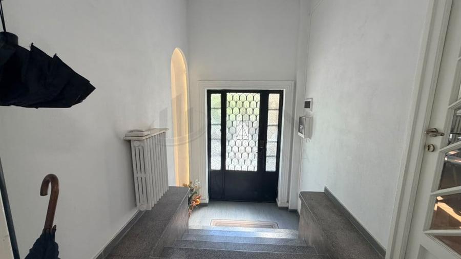 Casă cu 5 camere cu Teren 500 Mp în Central