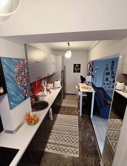 Apartament cu 3 camere semidecomandat în Central