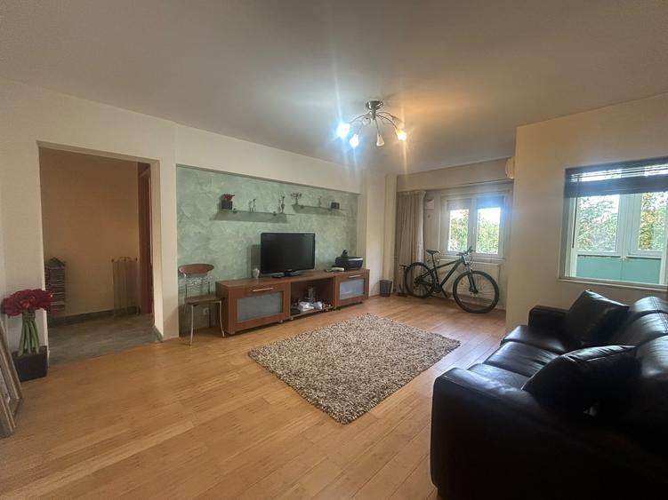 Apartament cu 3 camere în Calea Călărașilor