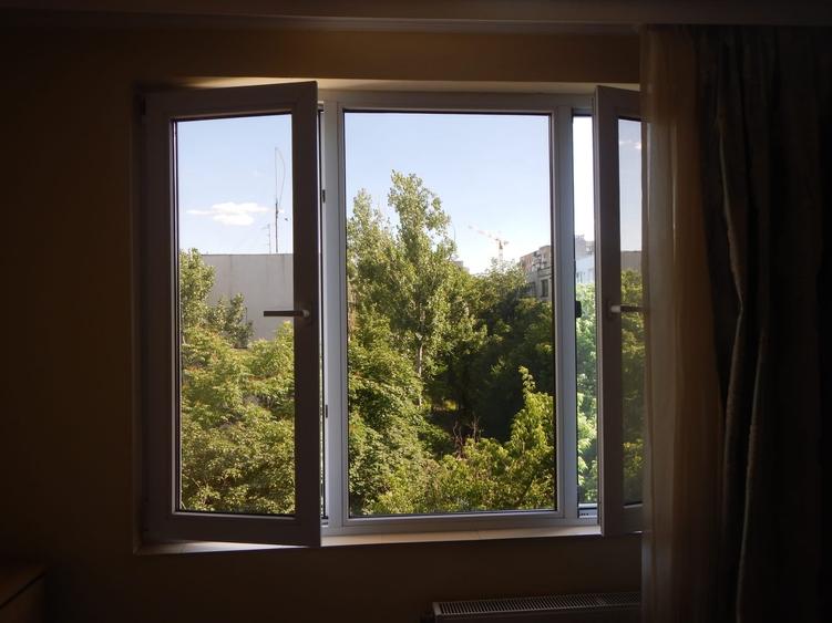 Apartament cu 2 camere decomandat în Politehnica