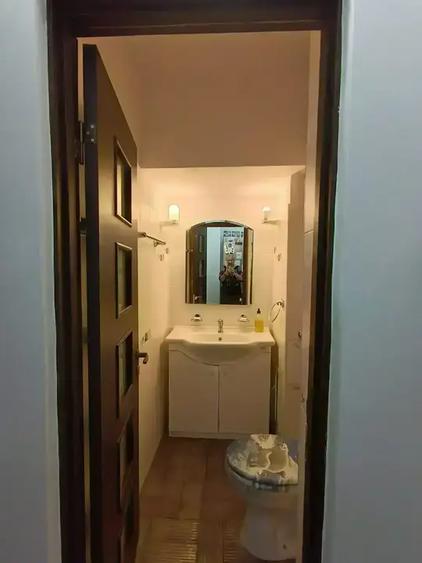 Apartament cu 3 camere decomandat, mobilat în Victoriei