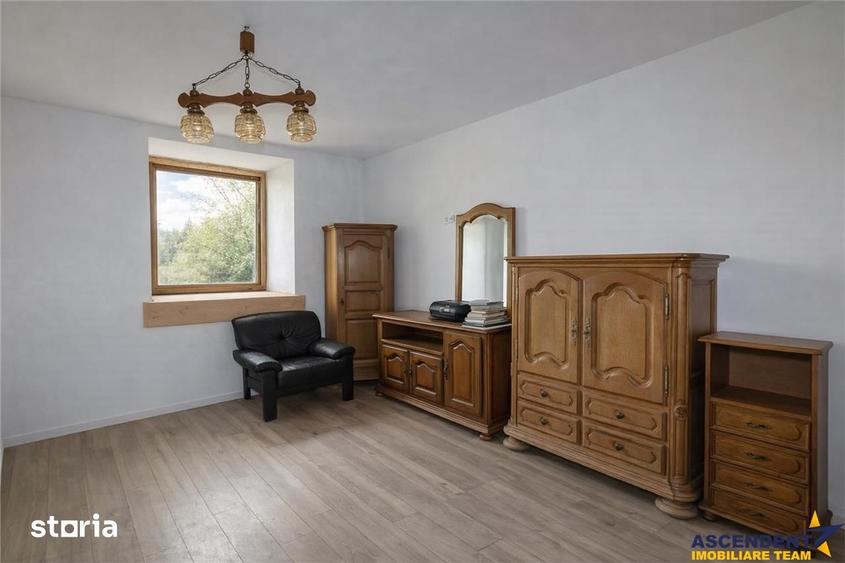 Casă cu 9 camere cu Teren 884 Mp în Moieciu