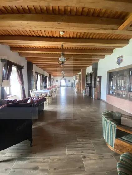 Casă cu 7 camere cu Teren 3000 Mp în Central