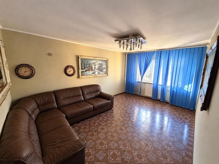 Apartament cu 3 camere decomandat în Bere