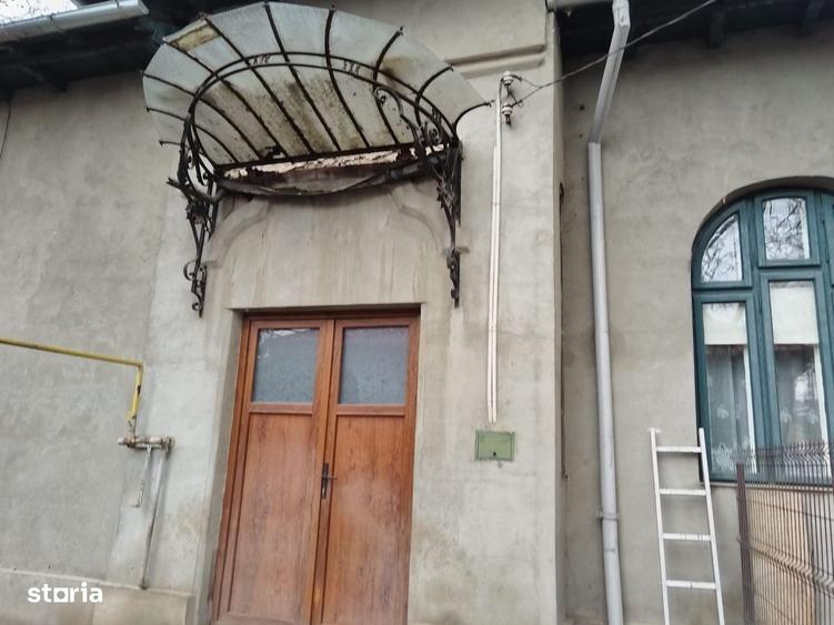 Casă cu 4 camere în Central
