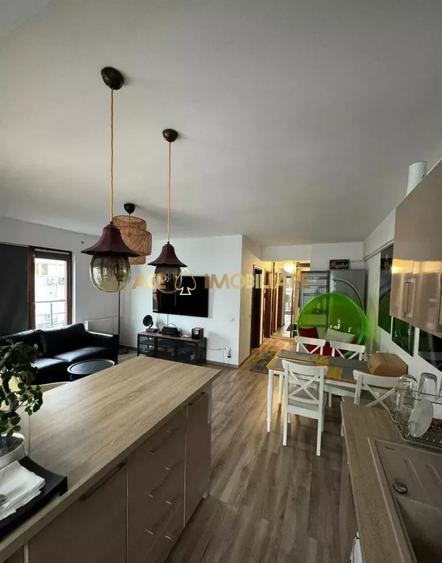 Apartament cu 2 camere semidecomandat, mobilat în Băneasa