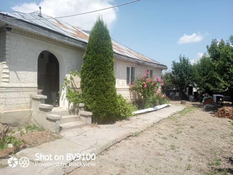 Casă cu 4 camere în Sihlea