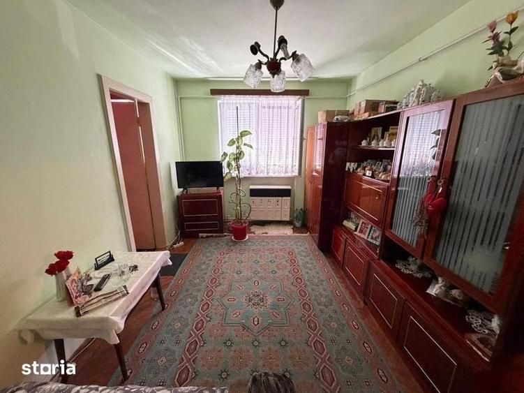 Apartament cu 3 camere semidecomandat în Central