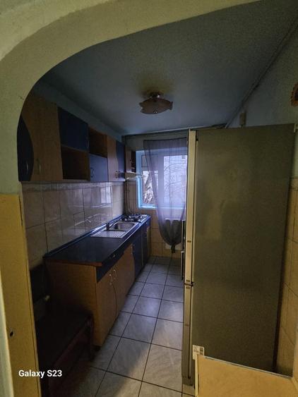 Apartament cu 3 camere semidecomandat în Vest