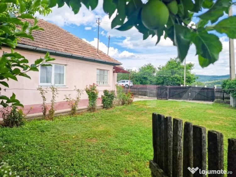 Casă cu 2 camere cu Teren 8290 Mp în Iclod