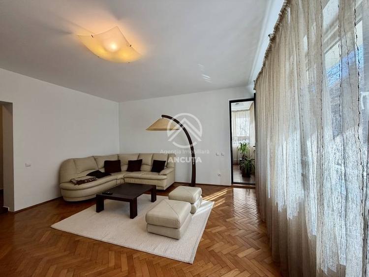Apartament cu 3 camere în Plopilor
