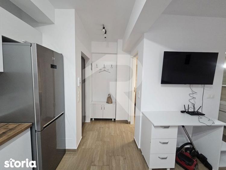 Apartament cu 3 camere semidecomandat, mobilat în Central