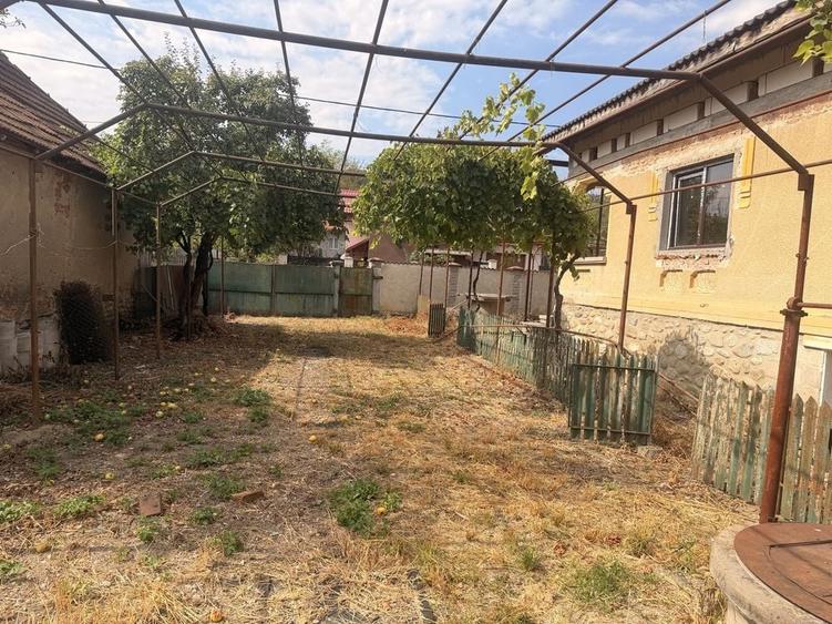 Casă cu 4 camere în Ursați