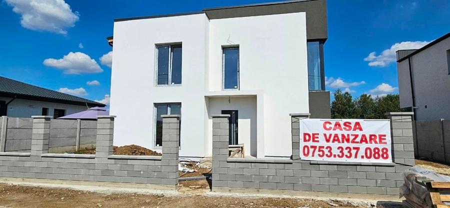 Casă individuală cu 4 camere cu Garaj în Vidra