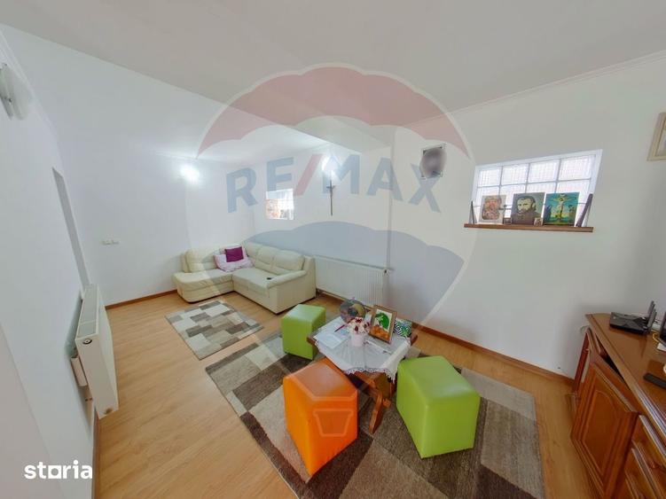 Casă cu 4 camere cu Teren 1439 Mp în Central
