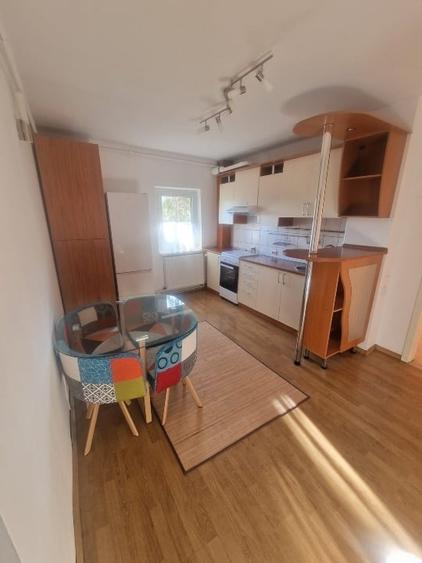 Apartament cu 2 camere semidecomandat, mobilat în Complex Studențesc
