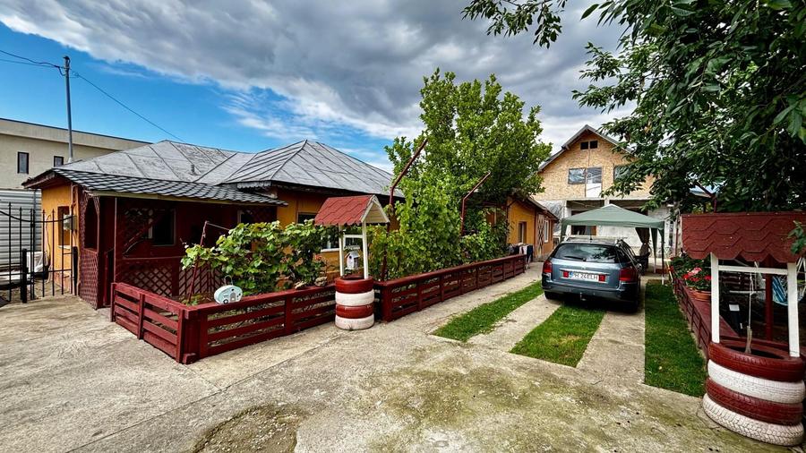 Casă individuală cu 9 camere cu Canalizare în Brătășanca