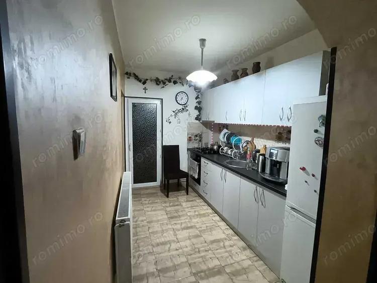 Apartament cu 3 camere amenajat boxa Sinaia - 1
