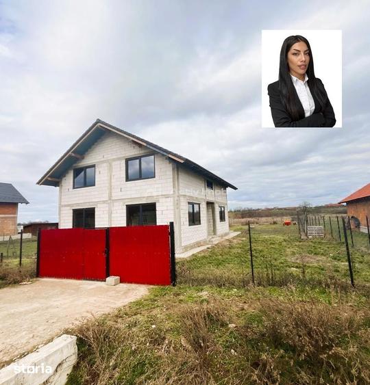 Casă cu 5 camere cu Teren 1414 Mp în Știuca