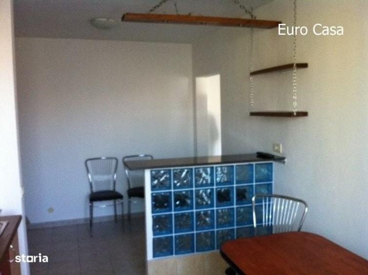 Apartament cu 2 camere semidecomandat în Craiovei