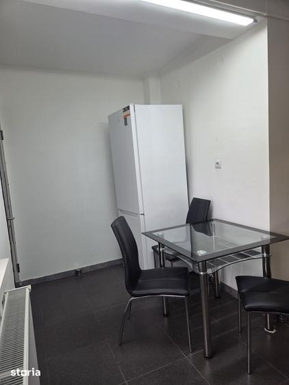 Apartament cu 3 camere decomandat în Rovine