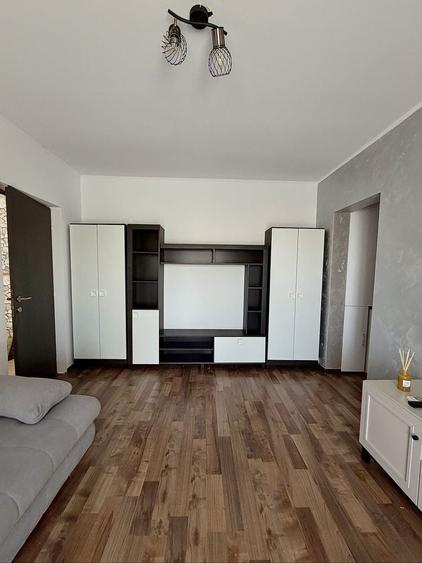 Apartament cu 2 camere semidecomandat în Torontalului