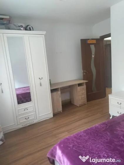 Apartament cu 4 camere decomandat, mobilat în 1 Mai