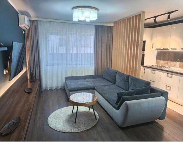 Apartament cu 2 camere decomandat, mobilat în Tomis Plus