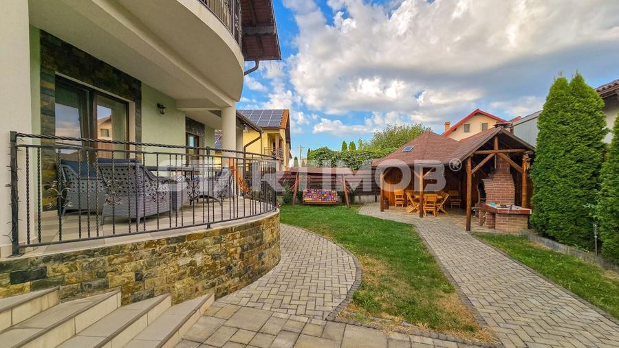 Casă individuală cu 6 camere cu Canalizare în Florilor