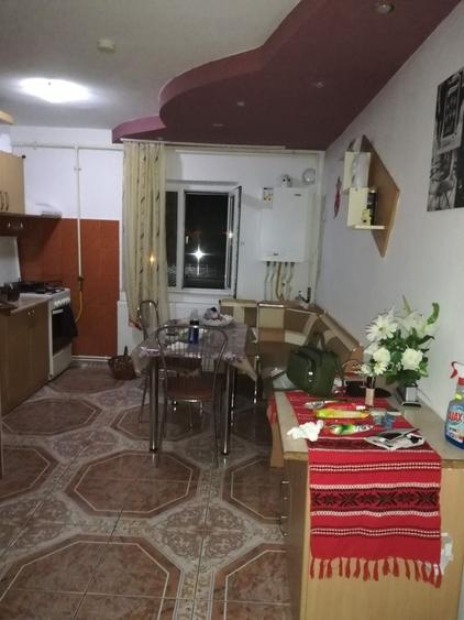 Apartament cu 3 camere decomandat în Buzeni