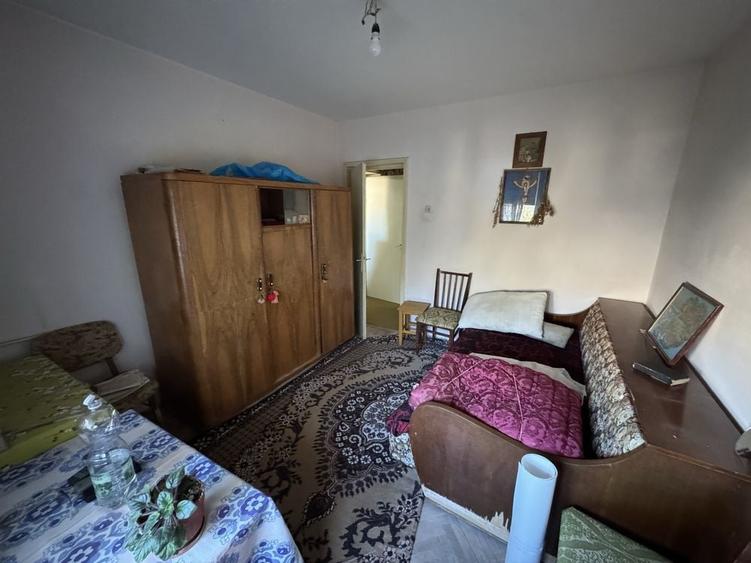 Apartament cu 2 camere semidecomandat în Craiovei