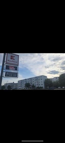Apartament cu 3 camere semidecomandat în Milcov