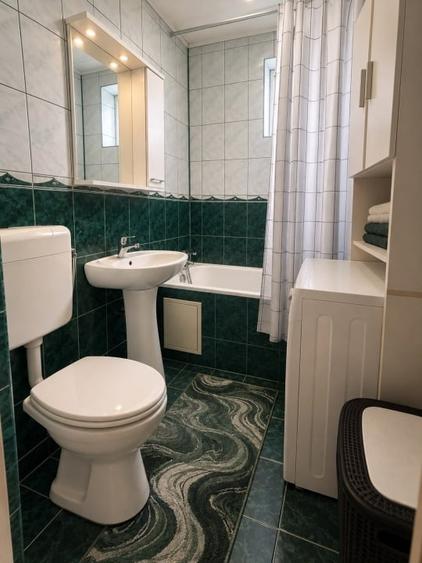 Apartament cu 3 camere semidecomandat, mobilat în Lujerului