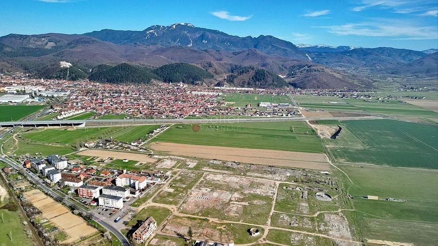 Teren Construcții intravilan de 185299 mp, în Central