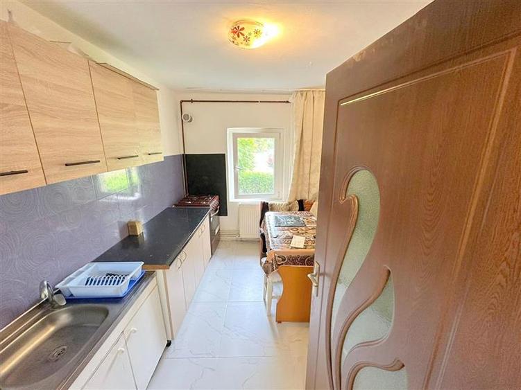 Apartament cu 2 camere semidecomandat în Mioriței