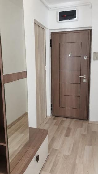 Apartament cu 3 camere decomandat, mobilat în Bere