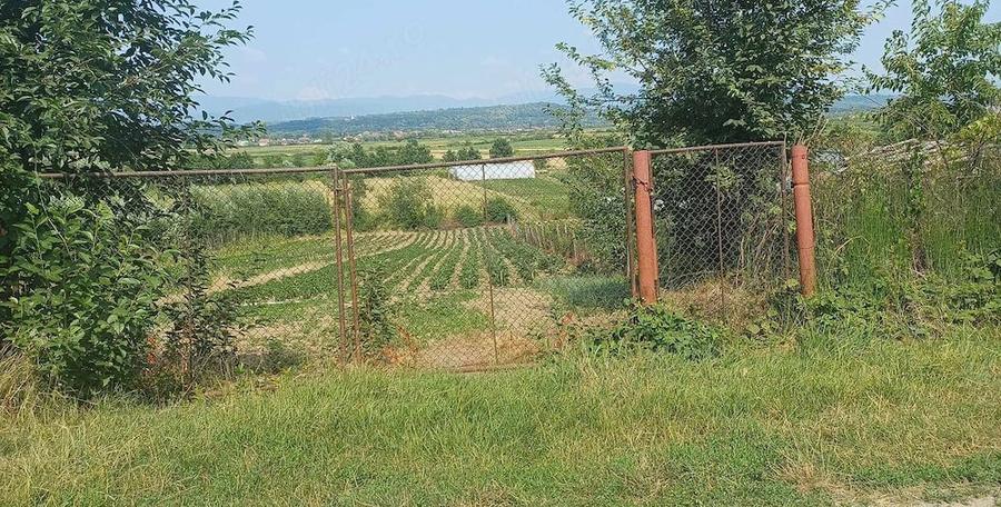 Teren de 1272 mp, în Coltău